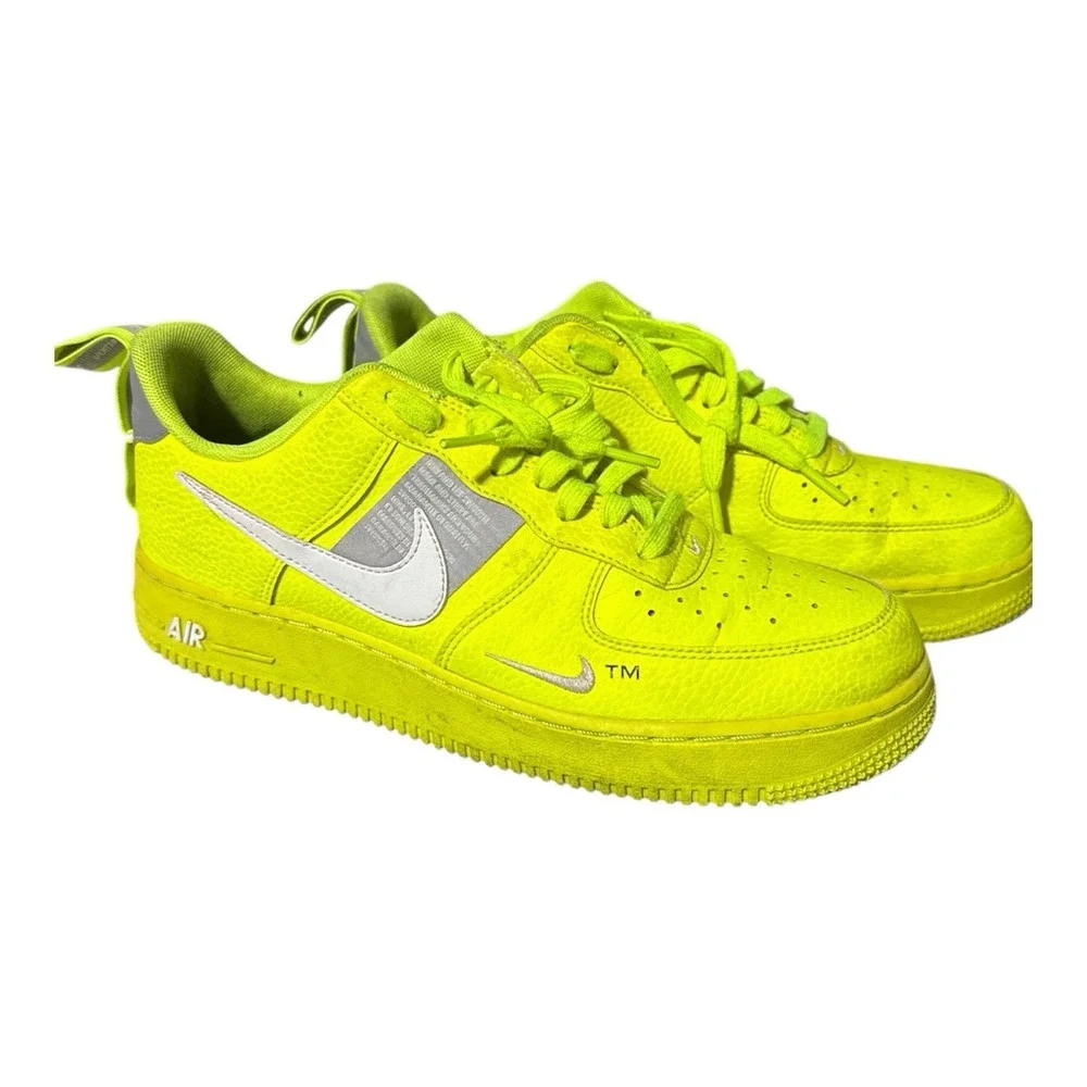 🇺🇸Nike Air Force Size 8.5 1 '07 LV8 Volt (a bright, striking yellow-green).